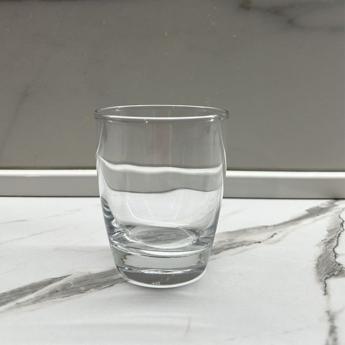 Чисто   нови   чаши