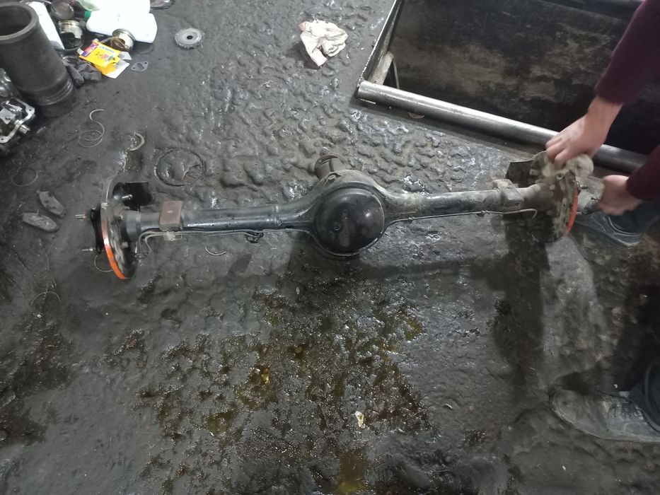 Damas zadnimos sotiladi