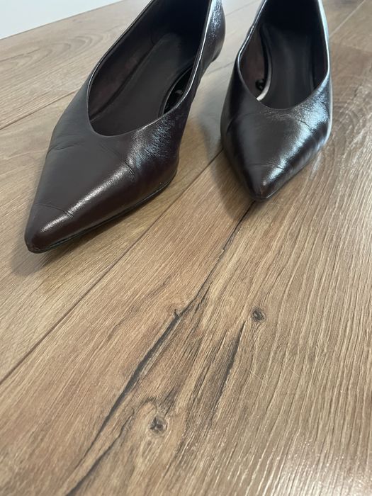 Pantofi din piele cu toc mic Zara