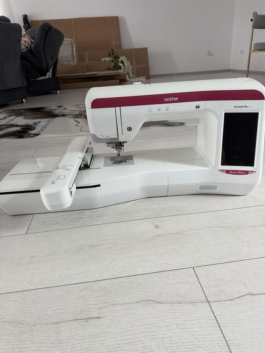 Masina brodat innovis v3, limited edition