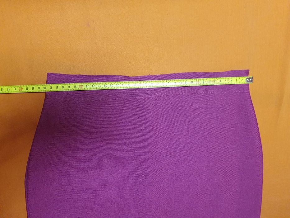 Fusta din elastic dur, nou-nouță,  superba!