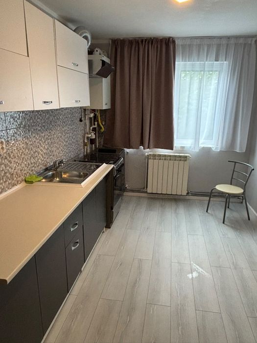 Inchiriez apartament cu 3 camere, mobilat si utilat