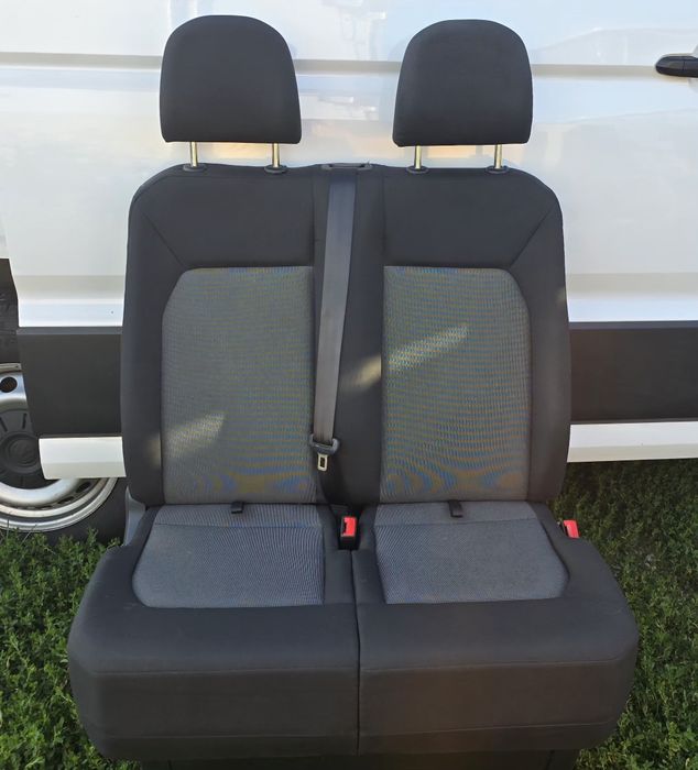 Vand bancheta auto cu doua locuri de depozitare