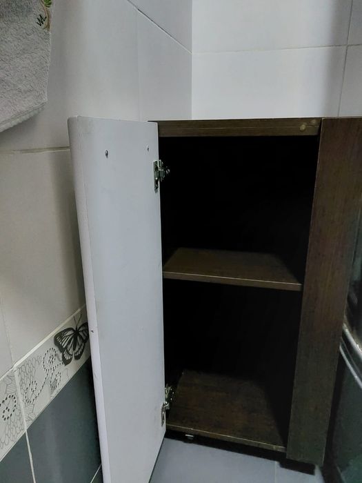 Тумбочка на колесиках