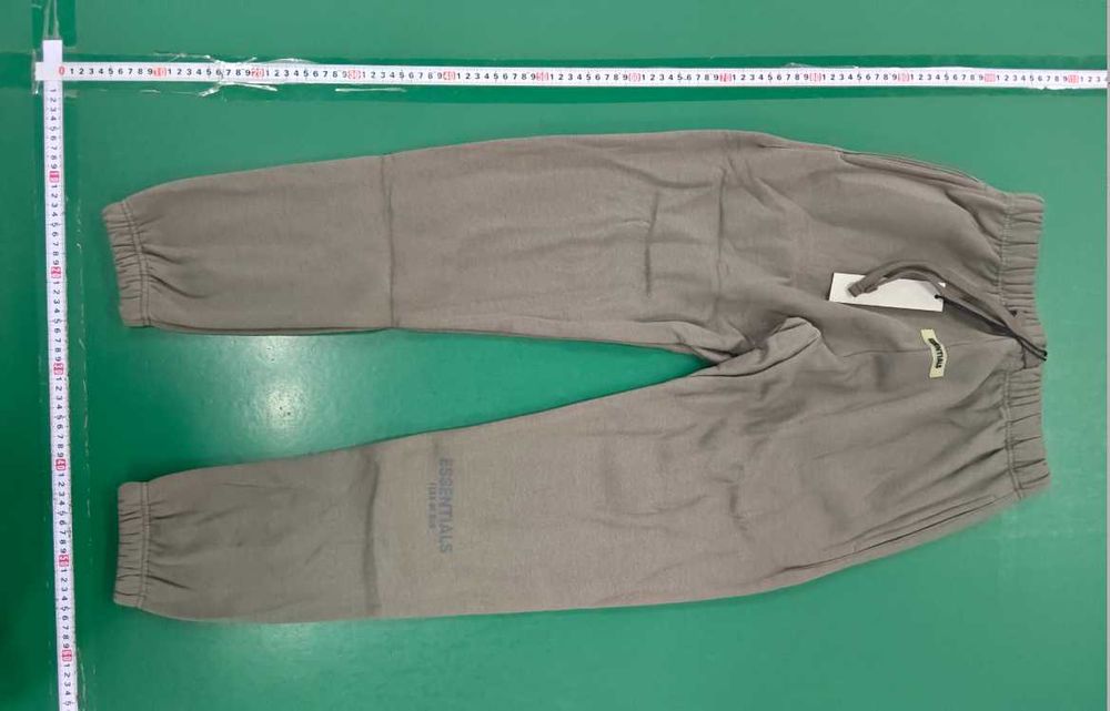 Pantaloni essential