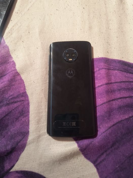 Vând moto g6 pret250