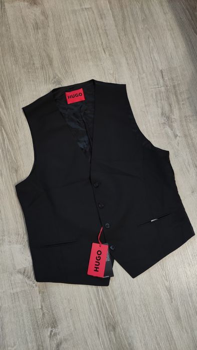 Нов HUGO size 42(uk52) мъжки елегантен елек официален