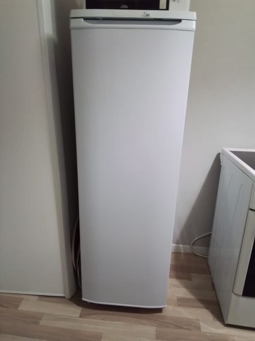 Холодильник почти новыый