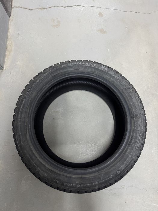 Sonix 235/45 R17