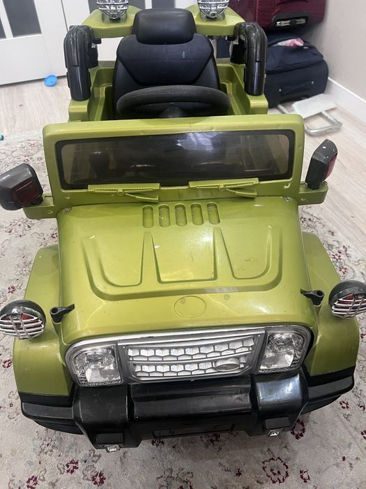 Продам машину детскую