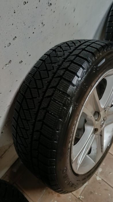 Продам зимние летние шины с диском