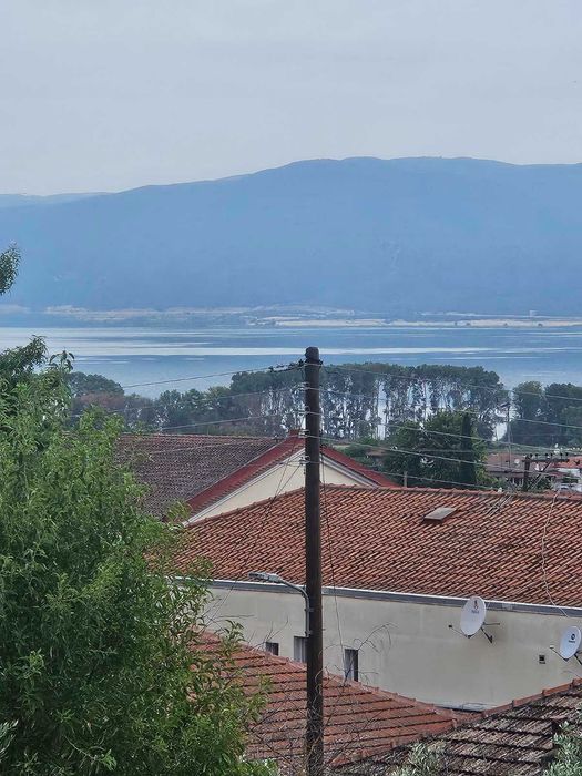 Прекрасна двуетажна къща 300 кв.м с гледка