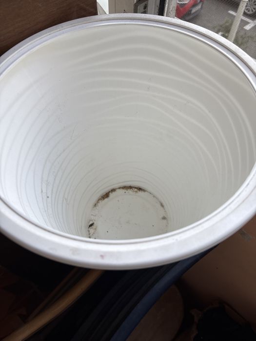 Ghiveci mare alb de vânzare