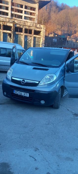 Opel Vivaro ...mașină de femilie 8+1 ..