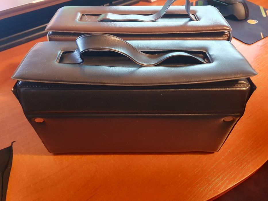 2 Genti pt.casete audio +11 casete sigilate si 12 inregistrate