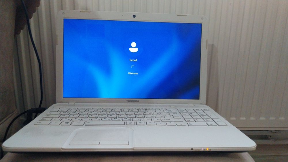 Toshiba лаптоп 15 inch