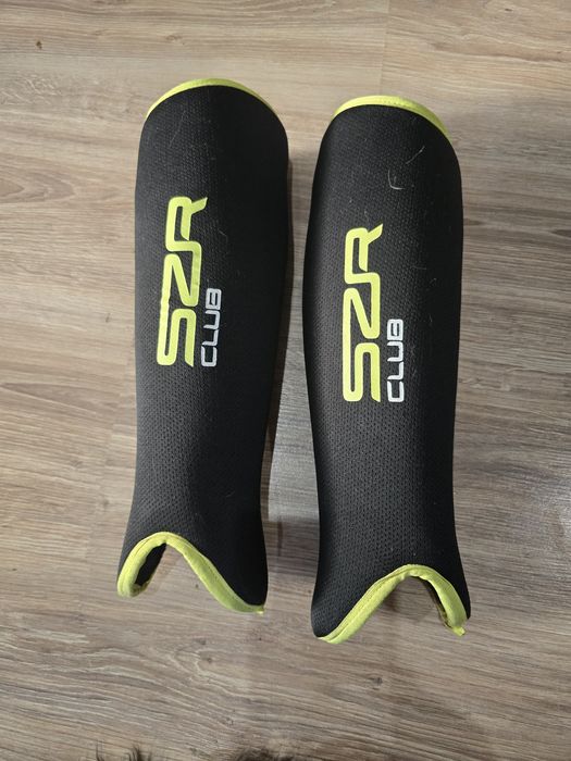 Стикове и кори за хокей на трева