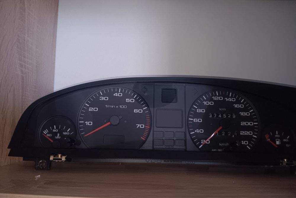 Километражно табло за Ауди 100