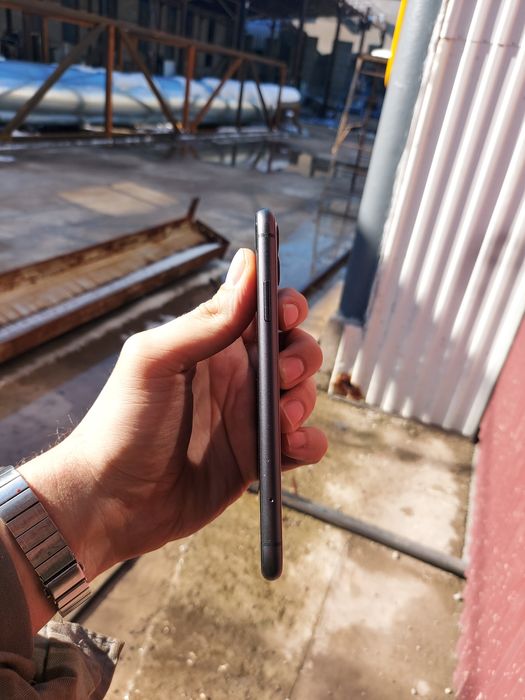 Айфон 11 64гб и редми нот 9про 128гб