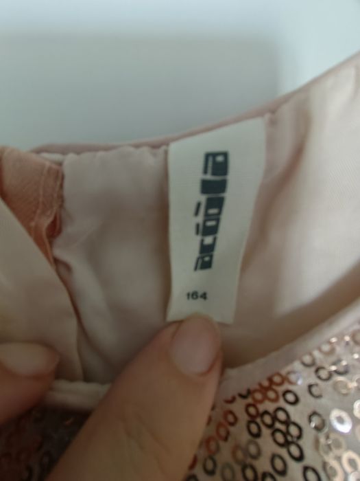 Нарядное платье в пайетках