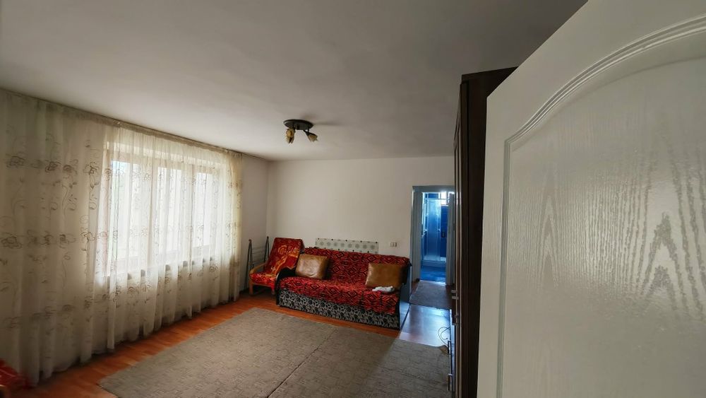 Închiriez apartament păcii 10