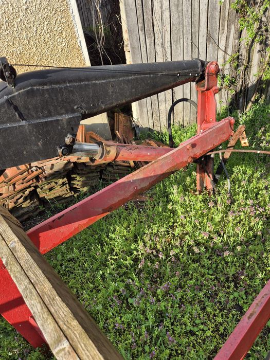 UTB Universal 651,încărcător frontal,diferential