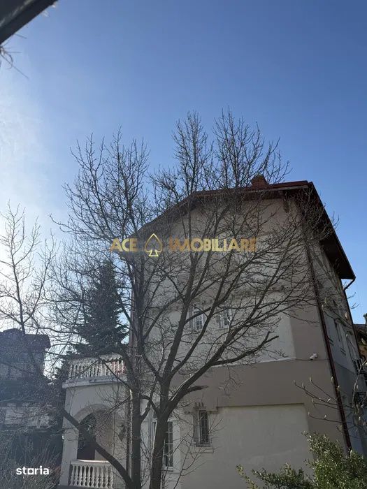 Vila de inchiriat | Unirii | Parcare | 340 mp utili - 1000 mp teren