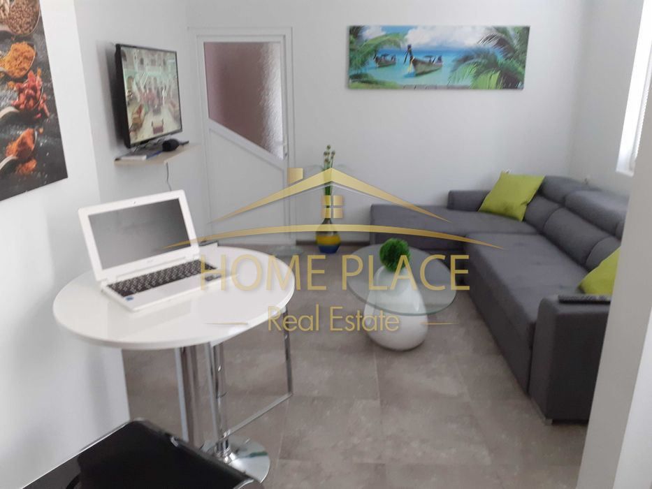 Дава се под наем Тристаен апартамент в Варна, Център - 80 кв.м за 918 € - Снимка #1