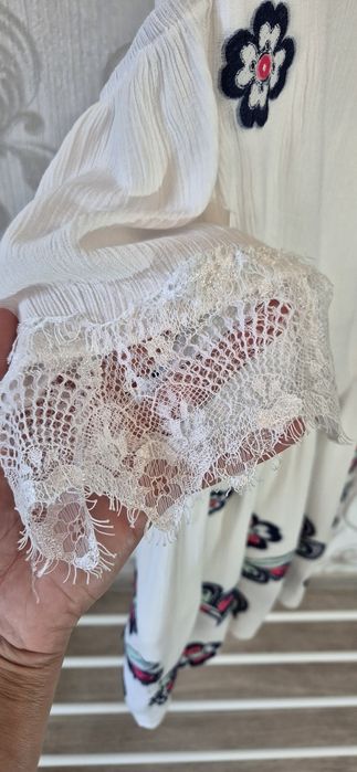 Платье белое очень красивое и нежное