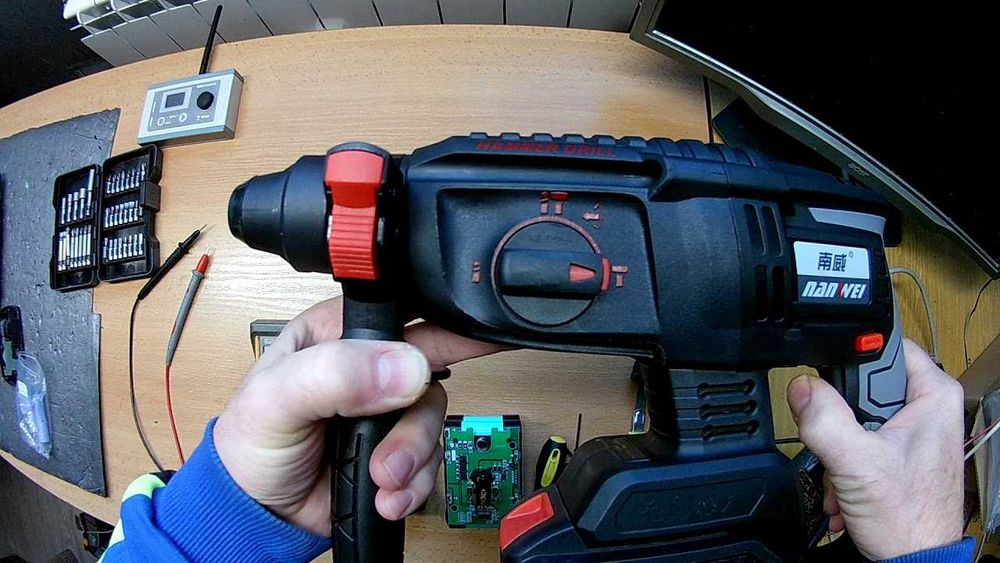 Перфоратор, дрель. Аккумуляторная.