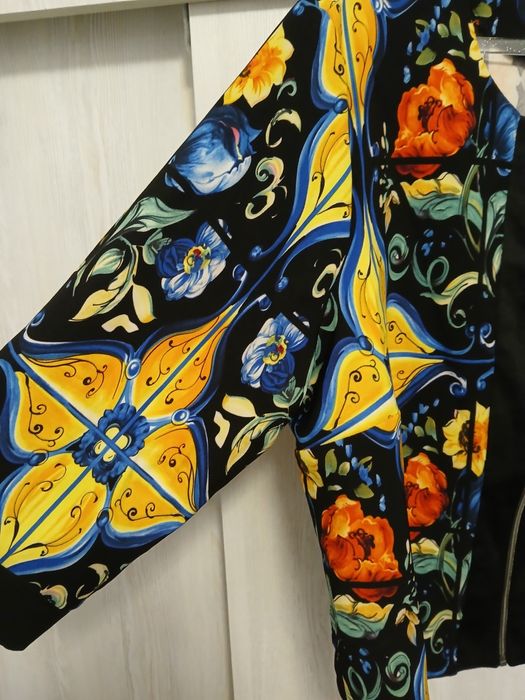 Продаётся женский нарядный костюм