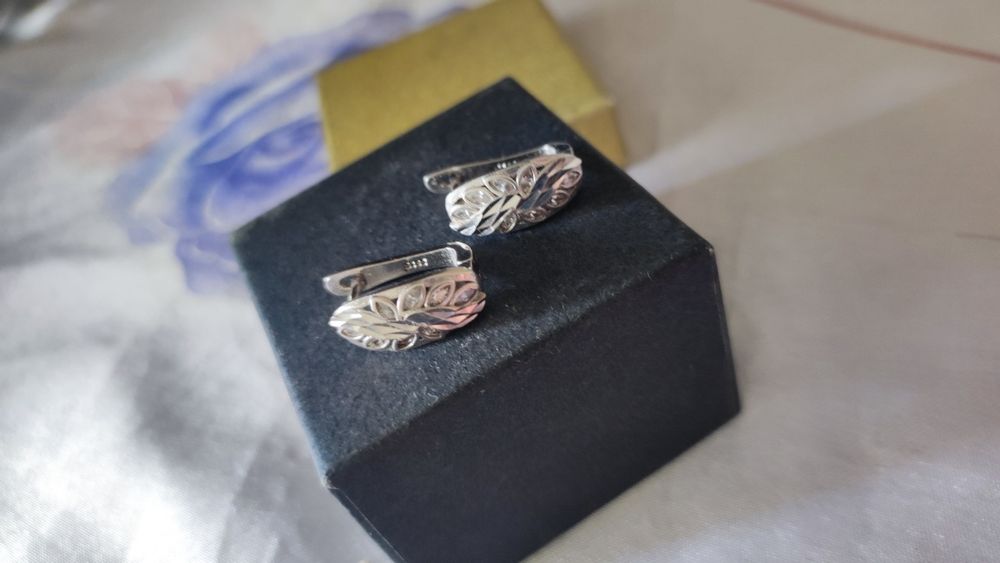 Серьги из серебра.