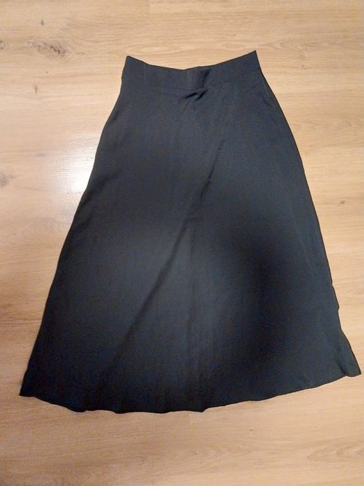 Дълга   нова черна пола