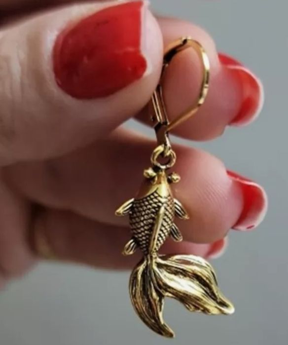 Обици с диамантен ефект