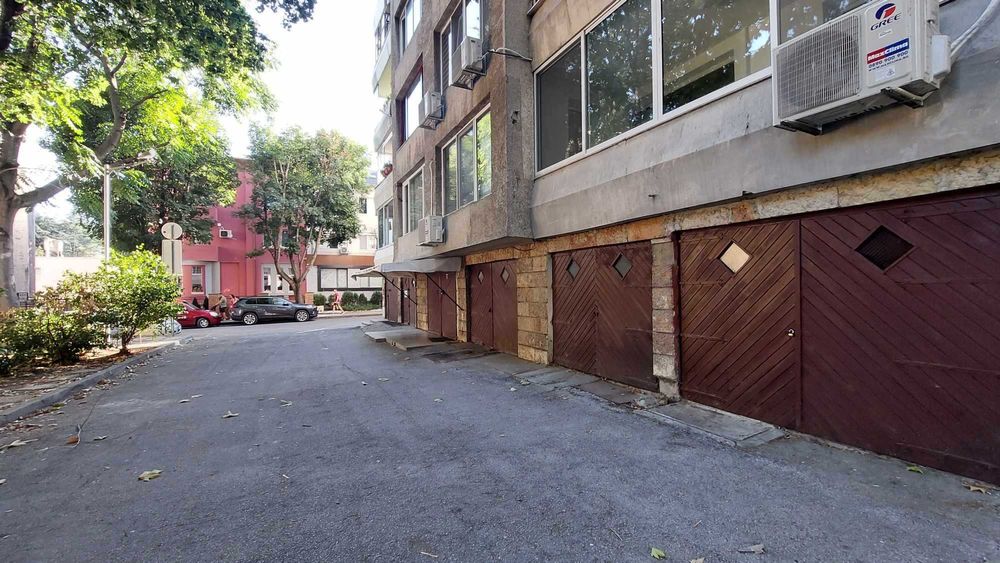 Дава се под наем Гараж / Паркомясто в Варна, Център - 18 кв.м за 122.4 € - Снимка #1