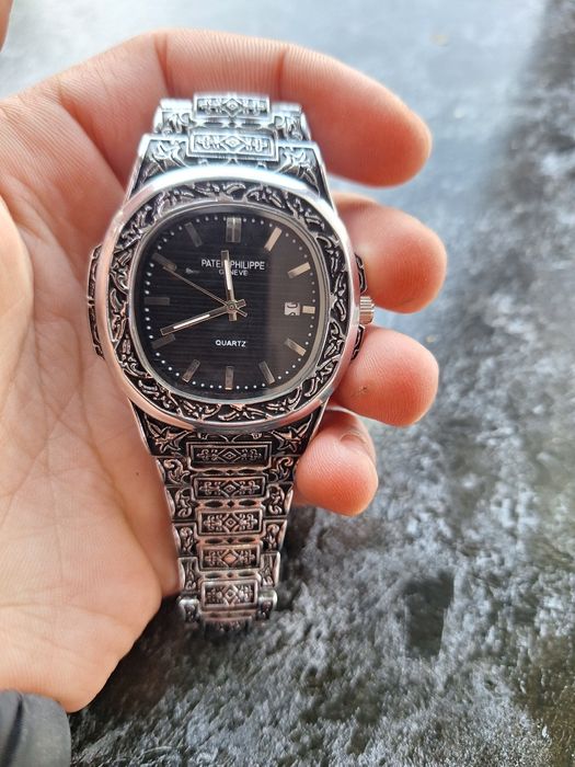 Продам часы Quartz