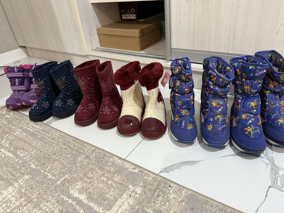 продам детские зимние ботинки новые