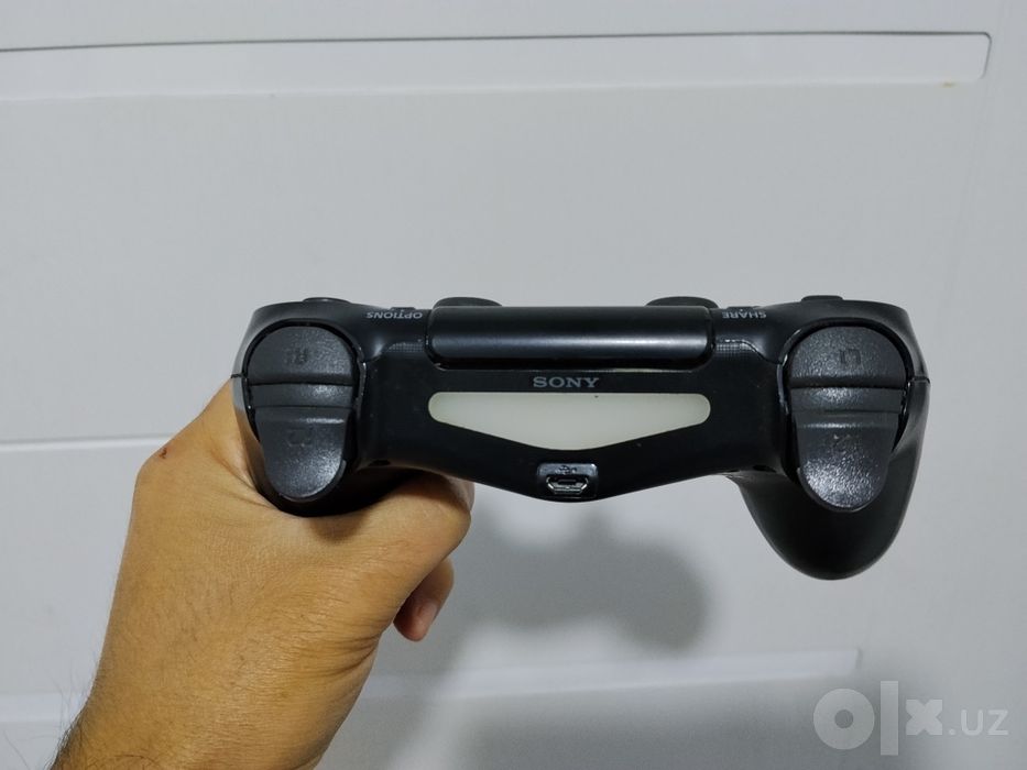 Продам оригинальный геймпад Sony DualShock 4 V2 (CUH-ZCT2E), 2 ревизия