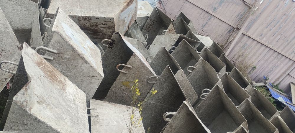 Продам срочно столы каменщика,Бадья