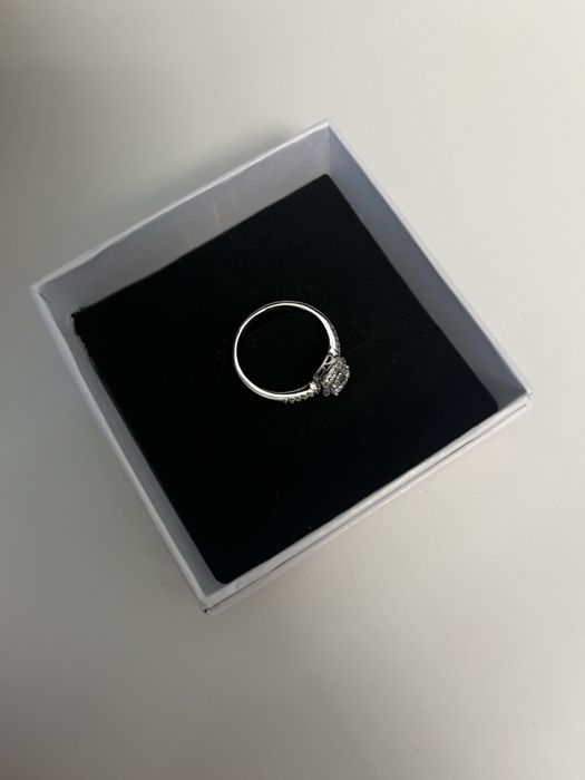 inel argint cu piatra moissanite