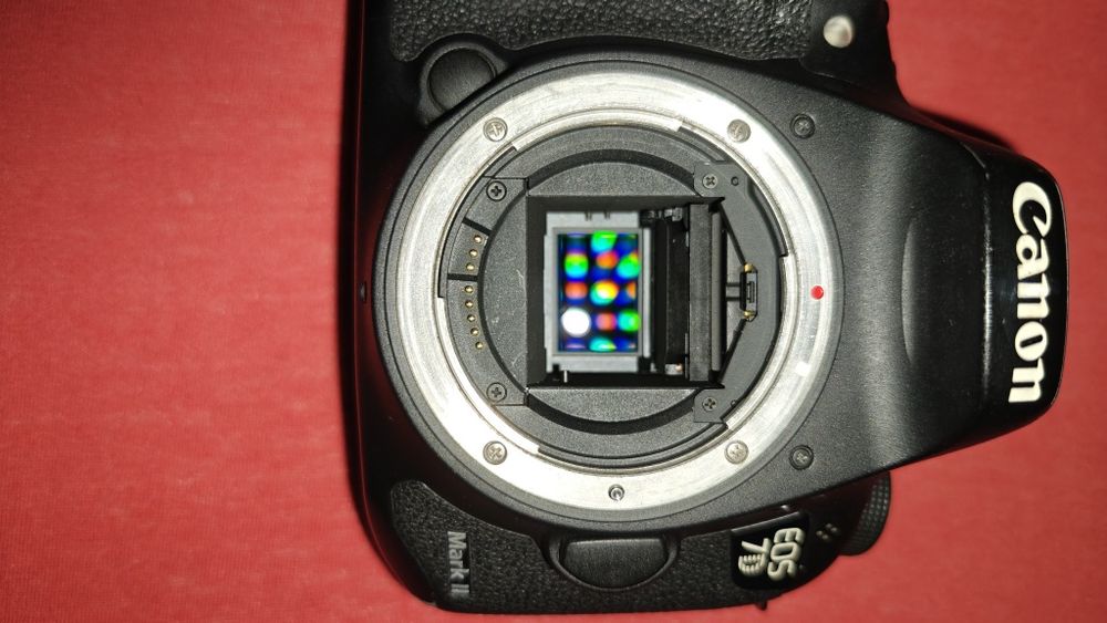 Canon EOS 7D Mark II + 18-135mm Canon f/3.5-5.6 IS STM  si grip Meike (Usor negociabil)