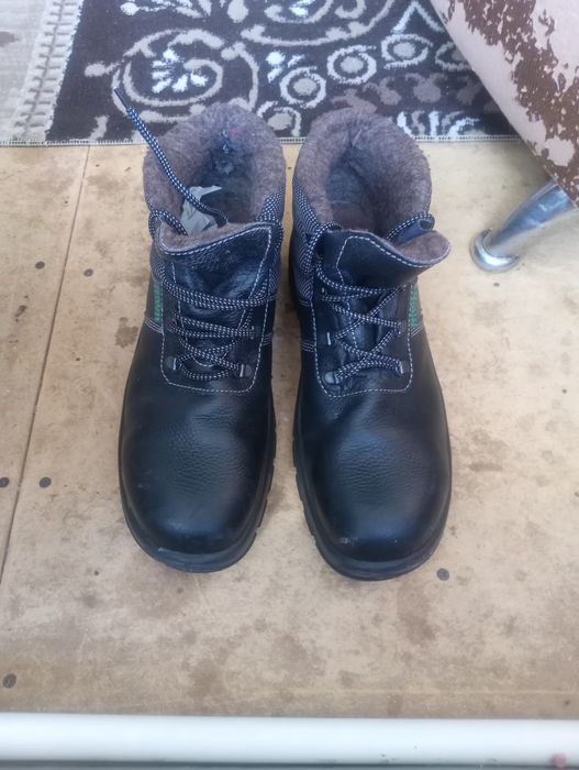 Продам зимние ботинки