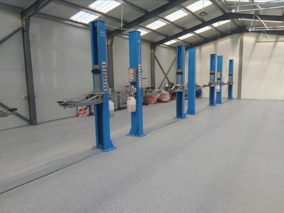 Vand Hala Metalica cu panouri sandwich completa la gata