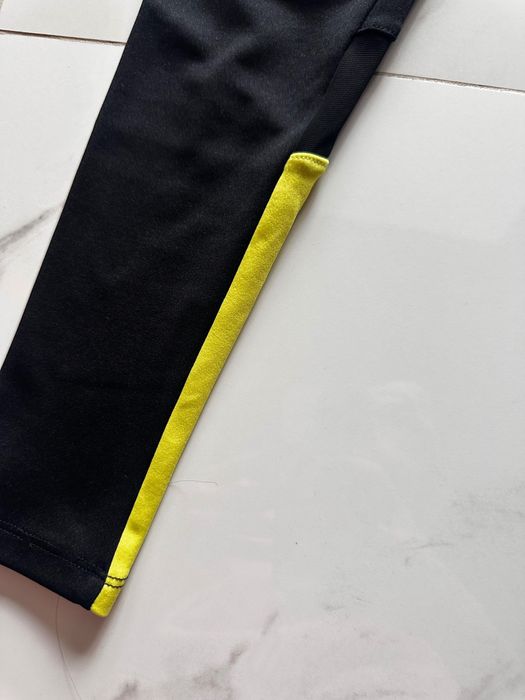 Дамски спортен клин с неонови акценти