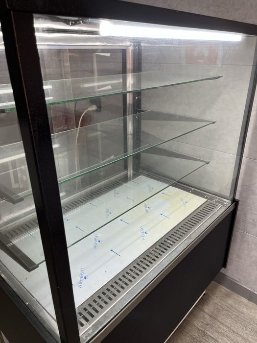 Продам витринный холодильник