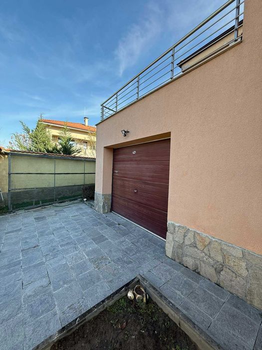 Продава се Къща в Пловдив, Остромила - 240 кв.м за 1212 €/кв.м - Снимка #18