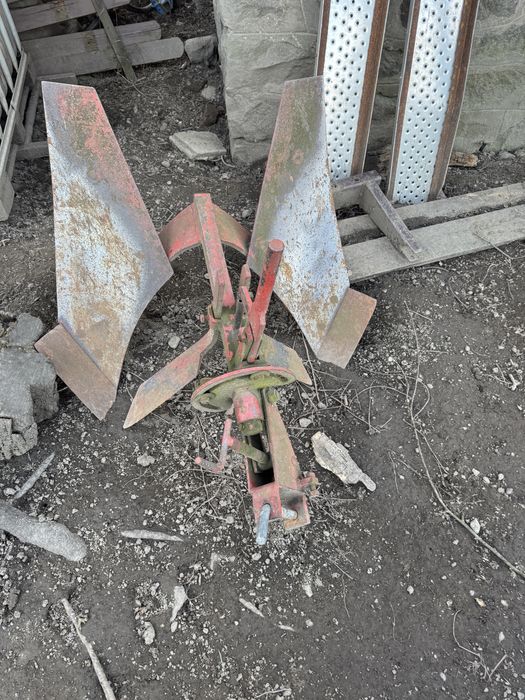 Plug reversibil cu o brazda