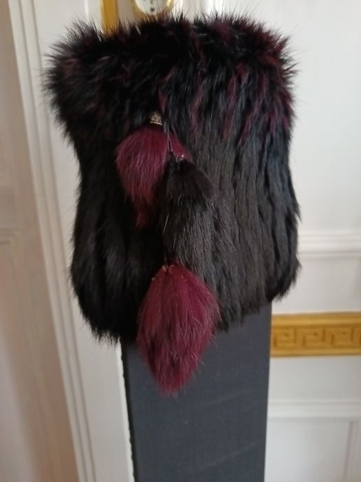 Vând căciulă din blana de vulpe