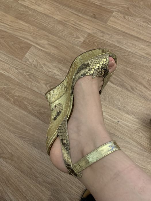 Продам босоножки