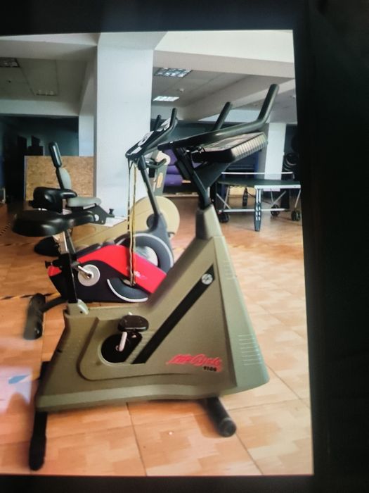 Bicicletă fitness profesională Life Fitness – sală / cardio